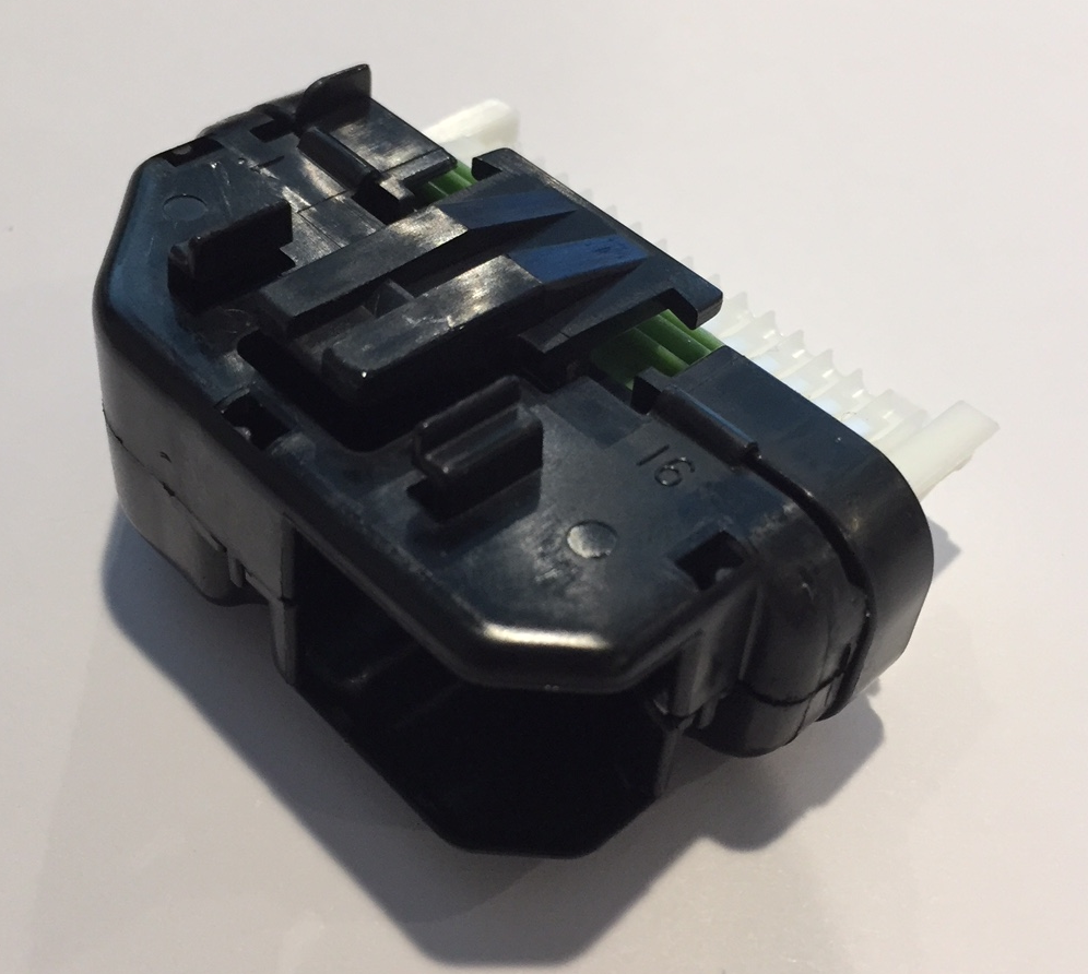 Aptiv (Delphi) 32 Way Black Micro-Pack 100W Connector Assembly Right Wire Dress
